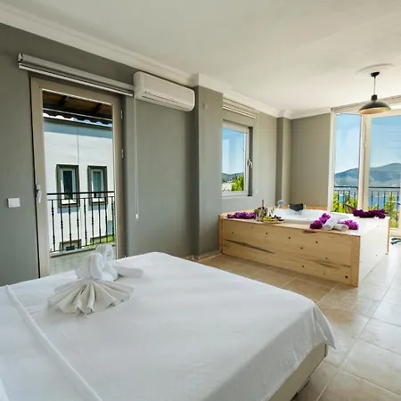 Kalkan Merkezde Deniz Manzarali 别墅